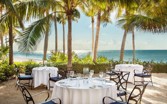 The-outdoor-dining-area-at-Latitudes