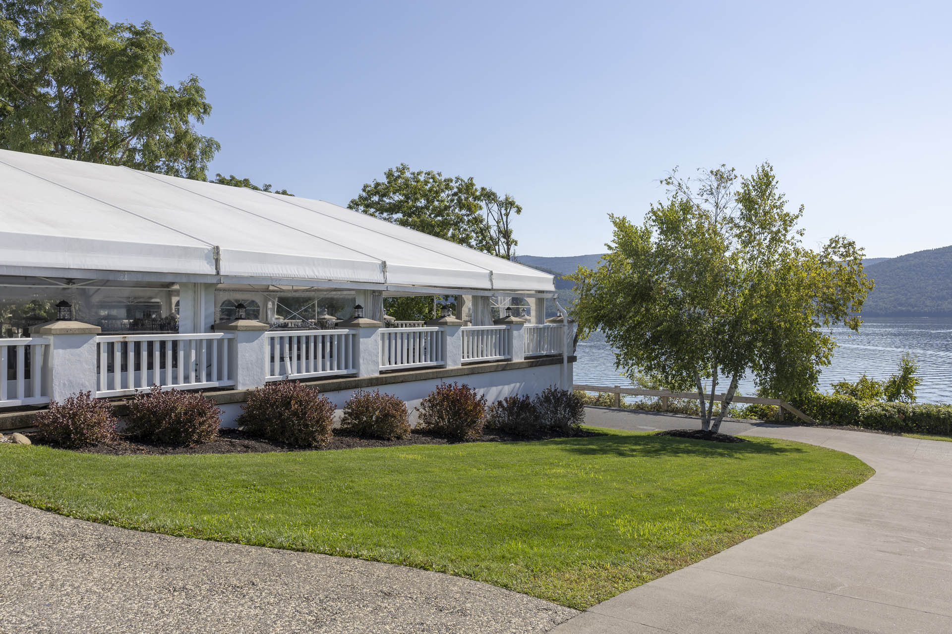 The Sagamore Shelving Rock Terrace Exterior