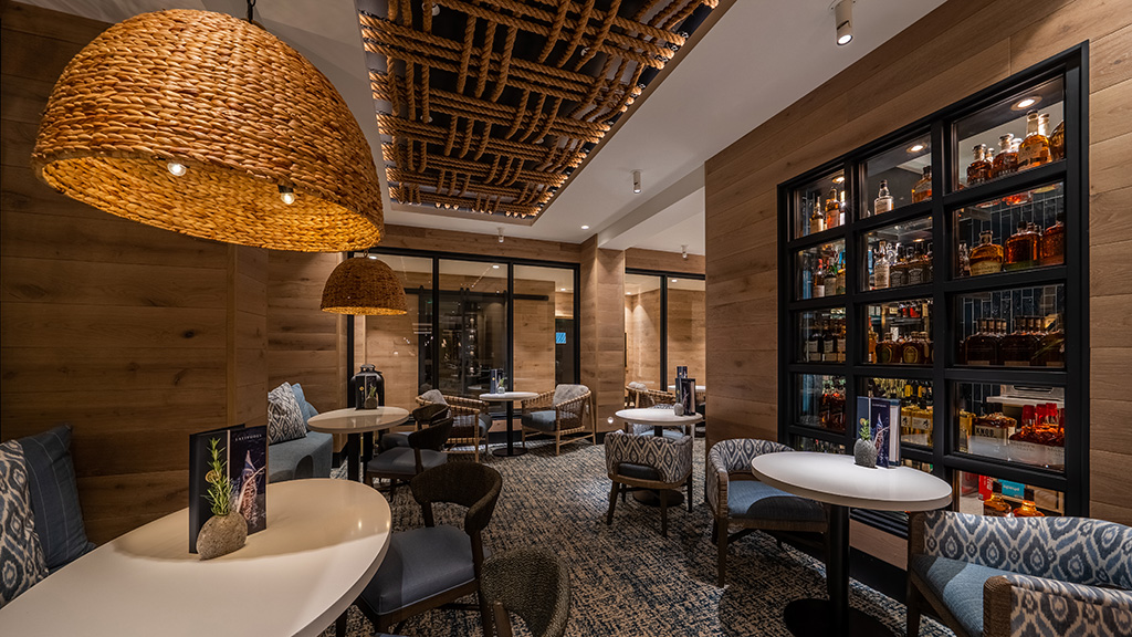 The semi-private lounge at Jupiter Beach Resort's Latitudes.