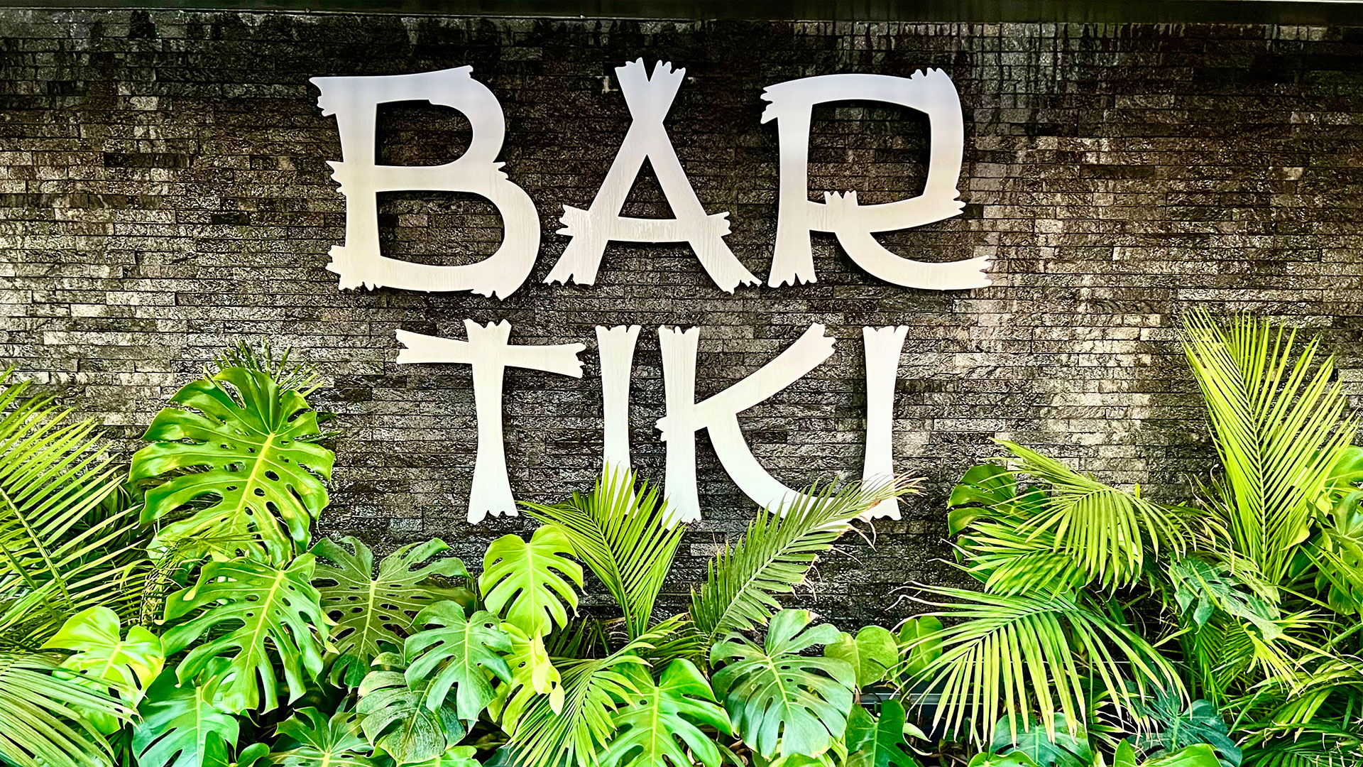 The Bar Tiki sign.